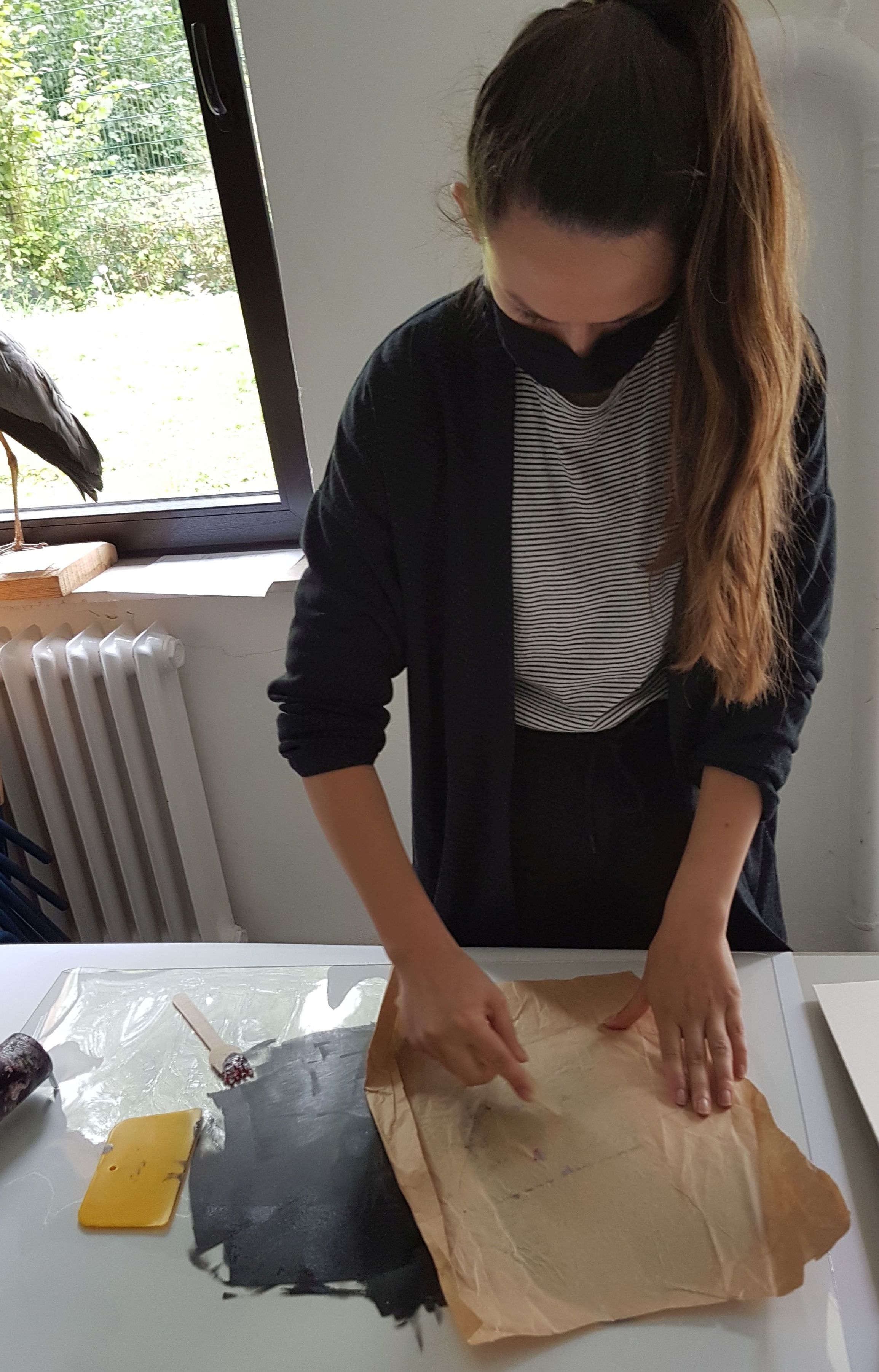 Schüler der Petri-Schule stellen die Herbarpressen vor